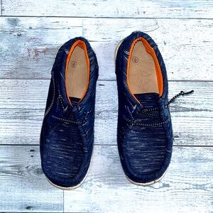 Brooman navy blue loafer slip on shoes- size 4 big kids. Lightweight white sole